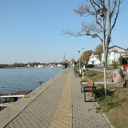 Botel House In By The Water And Dziwnów
